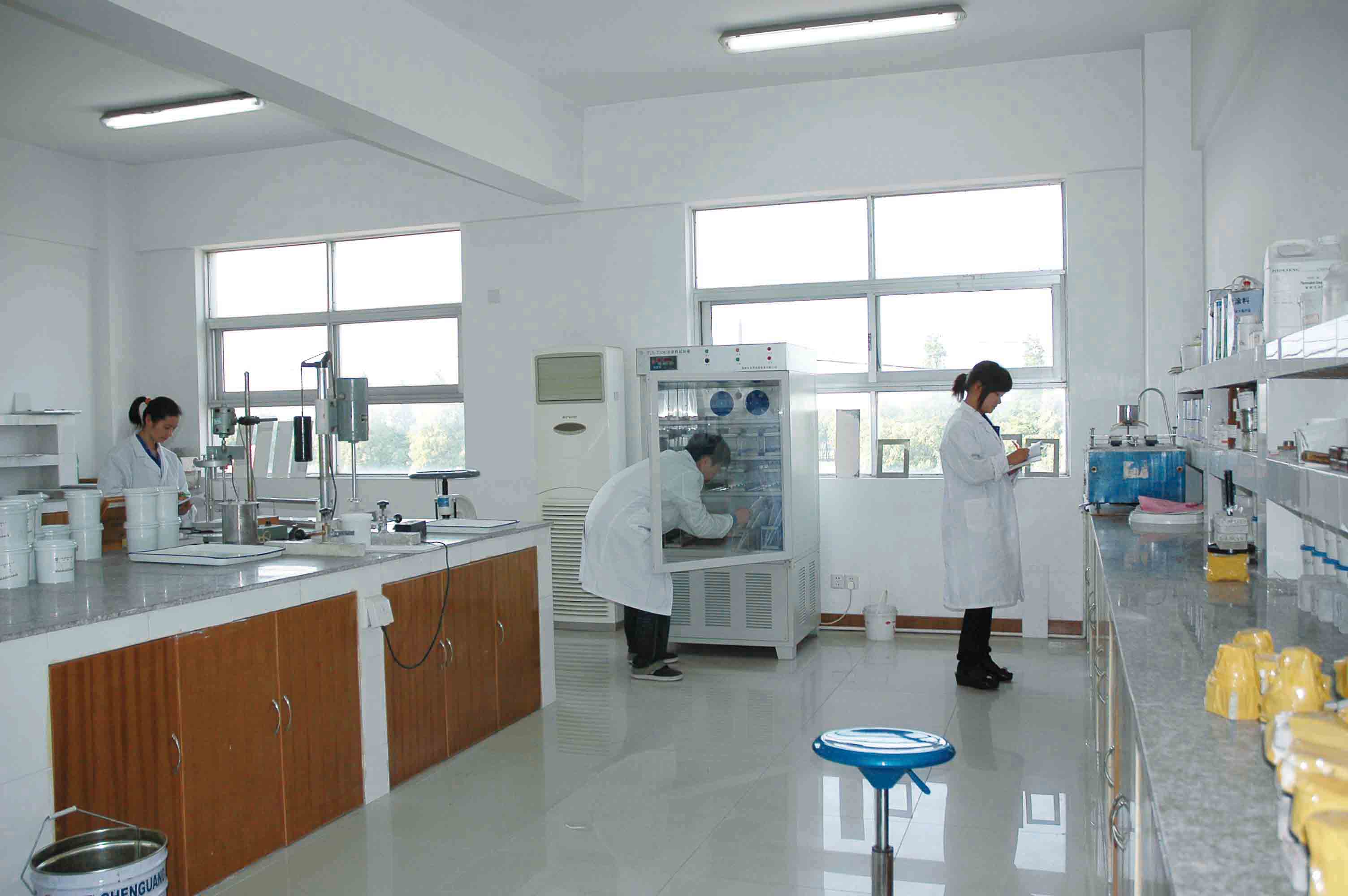 实验室01.jpg 实验室01.jpg